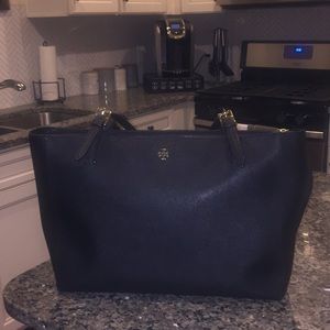 Beautiful Black Tory Burch Tote!!
